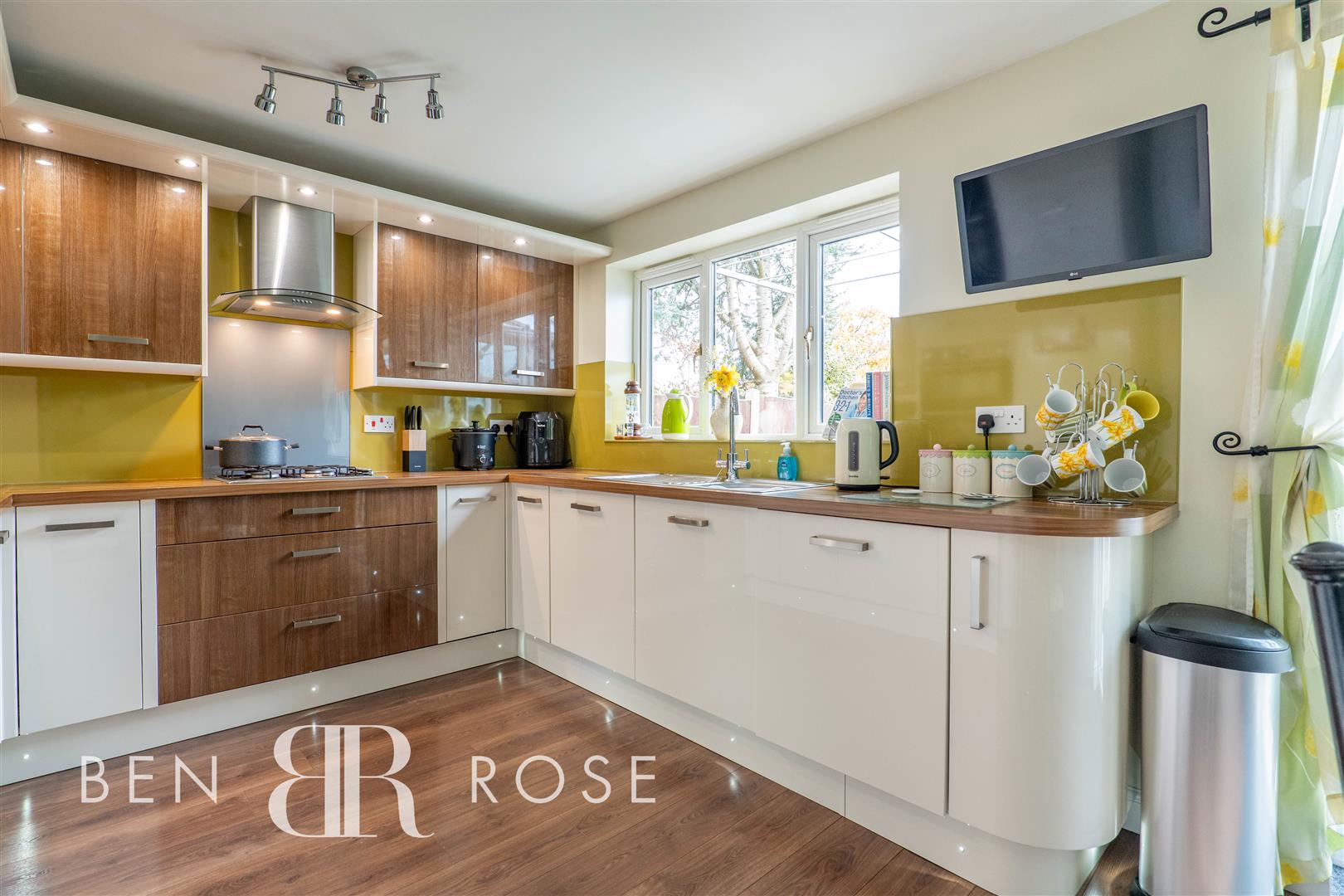 4 bed property in Cherryfields, Chorley